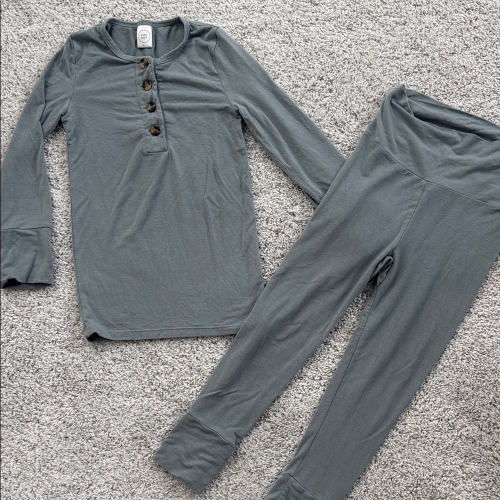 Lou Lou & Company “Leo” top and bottom set, 3T